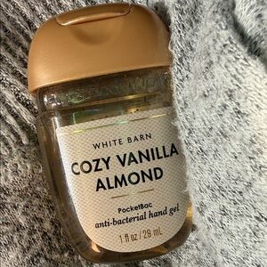 White Barn Cozy Vanilla Almond Hand Gel - Gold Cap